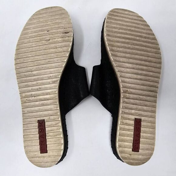 TRASK BLACK LEATHER SNAKE PRINT CARLI SLIDE BUCKLE SANDAL WOMENS SIZE 8 M - Picture 8 of 8